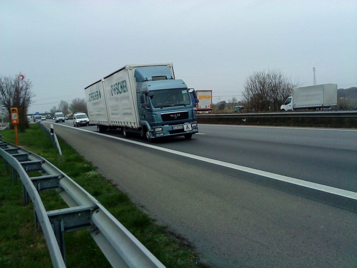 LKW MAN TGX Hngerzug mit Pritsche-Planen-Aufbau der Spedition Fischer gesehen auf der A 61 Hhe Rasthof Dannstadt am 18.03.2014