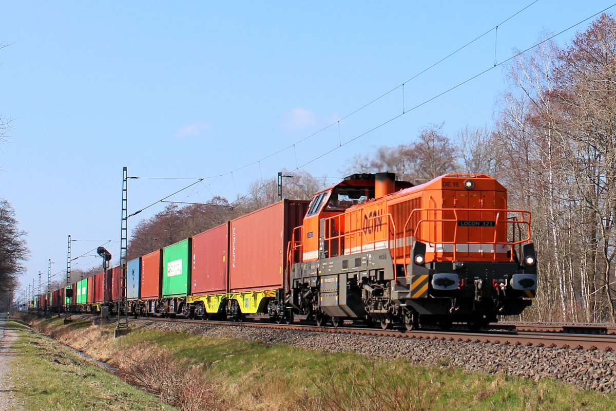 Locon 321 mit einen Containerzug von Bremen nach Hamburg am 26.03.2021 in Tostedt - Dreihausen.