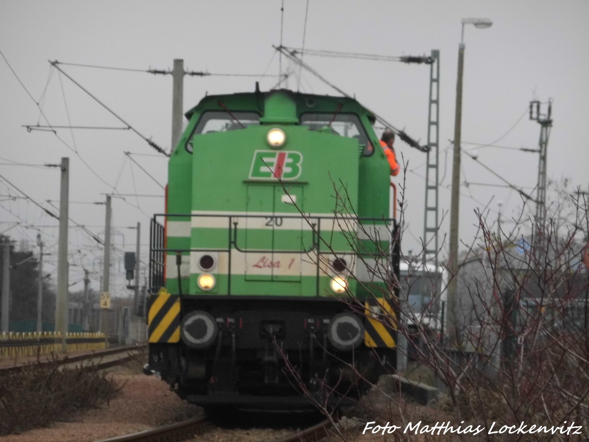 Lok 20 (Lisa 1) der Erfurter Bahn brachte einen Abgebrannten Regioshuttle der SWEG ins SFW Delitzschlitz am 25.11.15