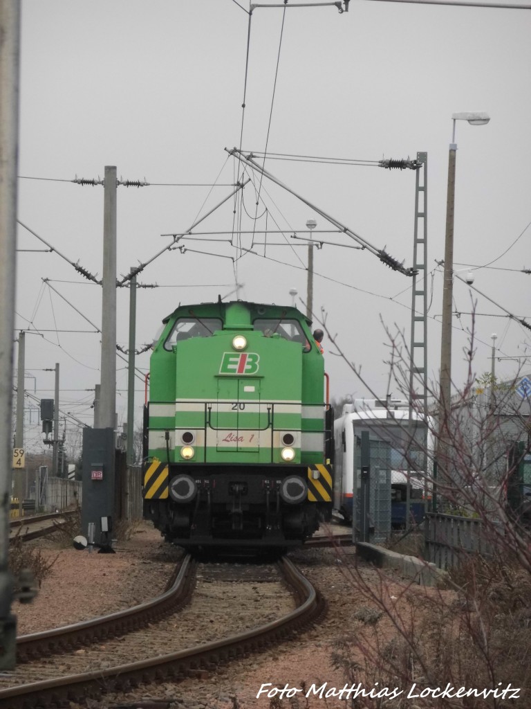 Lok 20 (Lisa 1) der Erfurter Bahn brachte einen Abgebrannten Regioshuttle der SWEG ins SFW Delitzschlitz am 25.11.15