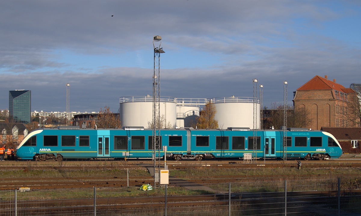 Lokführerschulung an den neuen Lint 41 II die Arriva im Herbst 2010 neu bekam. Hier steht der AR 2047 im Abstellbereich des Aarhuser Bahnhofes. 11.11.2010