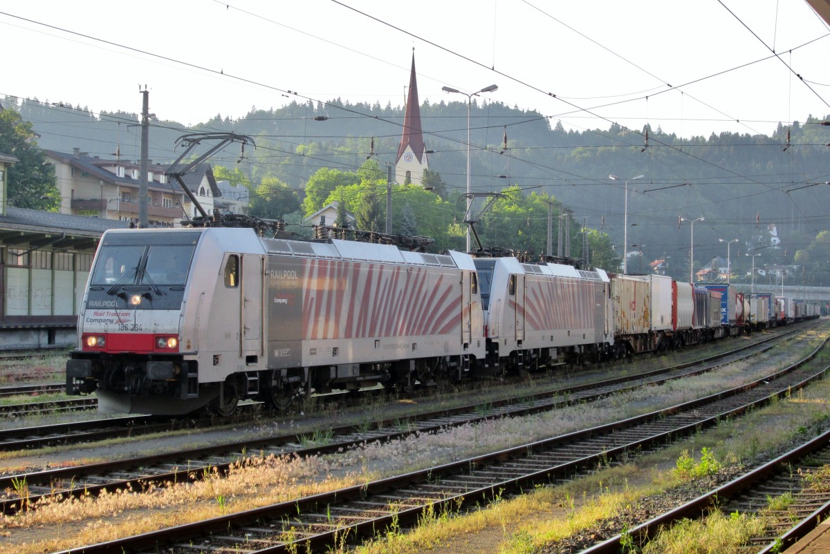 Lokomotion 186 284 steht am 4 Juni 2015 in Kufstein.