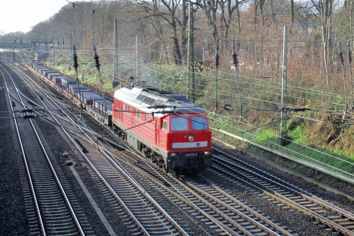 Ludmilla 232 117 passiert der Universität von Duisburg am 28 Dezember 2017.