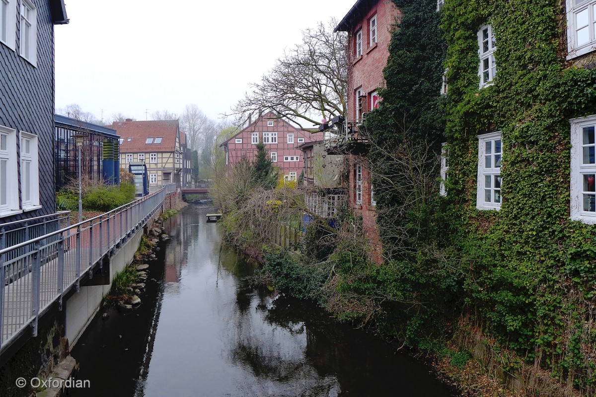 Lüchow, Sparkassensteg an der Drawehner Jeetzel.