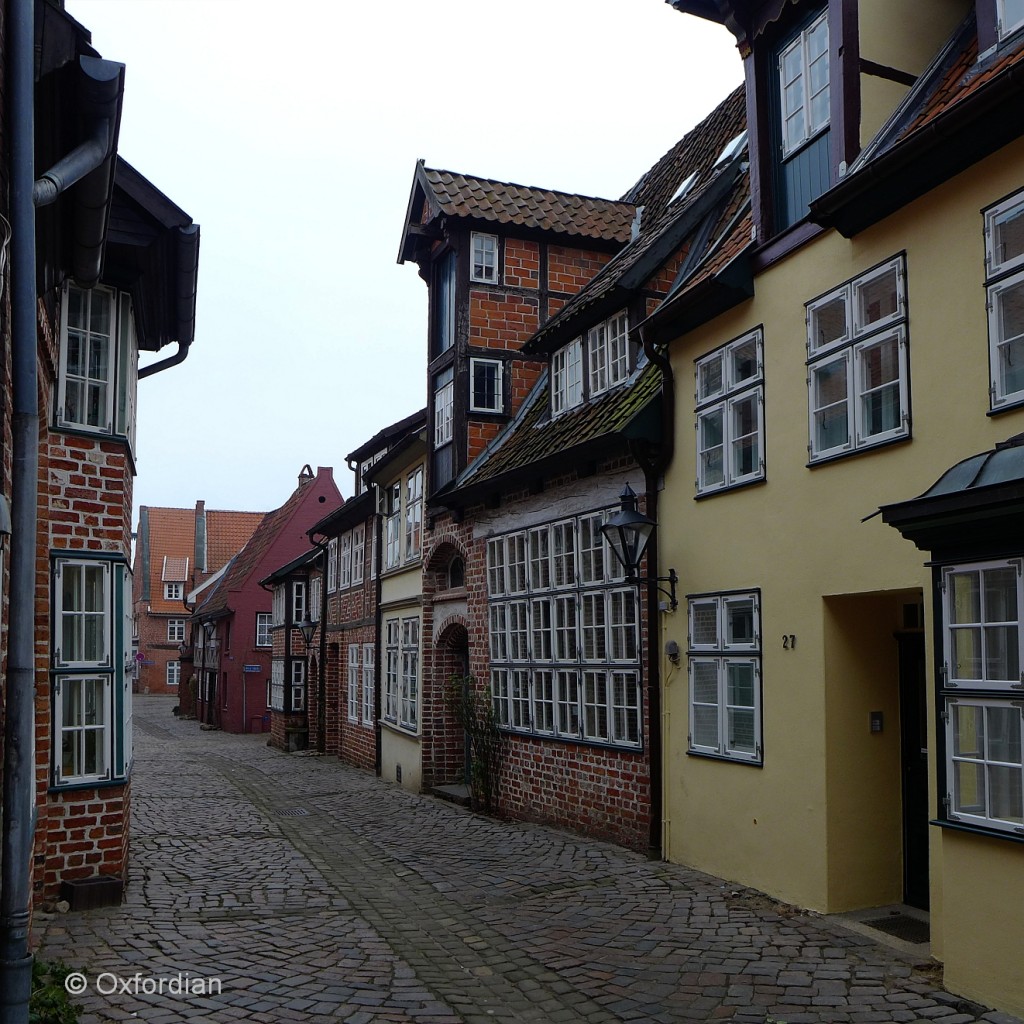 Lüneburg - Auf dem Meere, kopfsteingepflasterte Gasse.