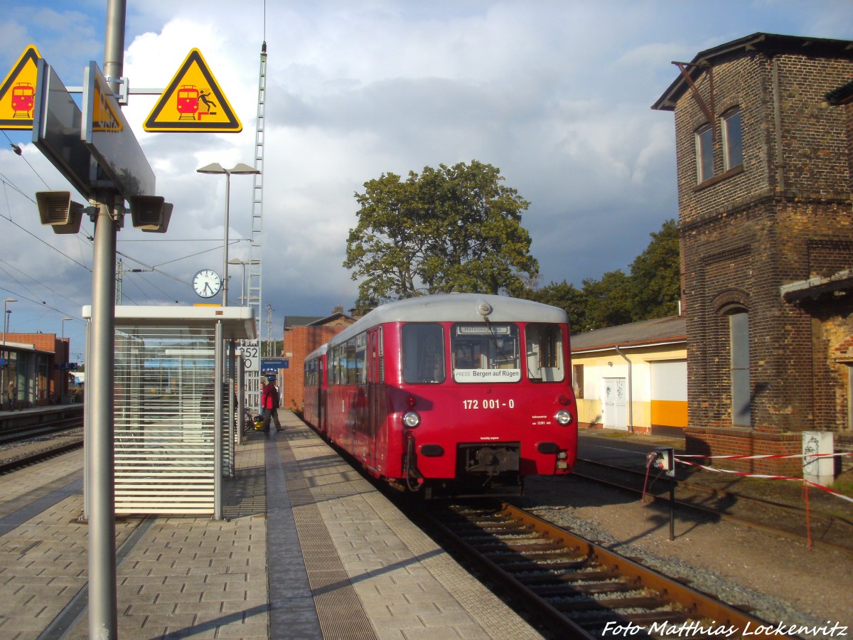 LVT 172 001 und 172 601 mit ziel Lauterbach Mole im Bahnhof Bergen auf Rgen am 23.8.14