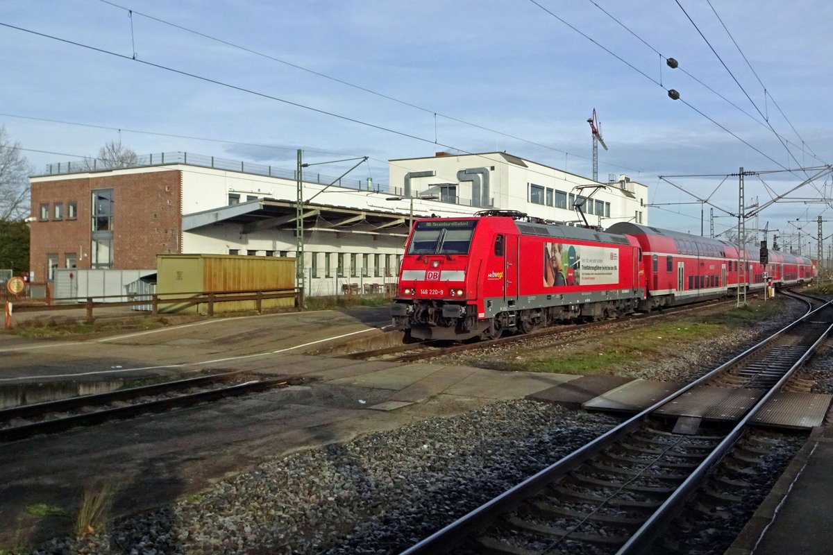 m 3.Januar 2020 verlässt 146 220 mit ein ER nach Basel Badischer Bahnhof Offenburg. 