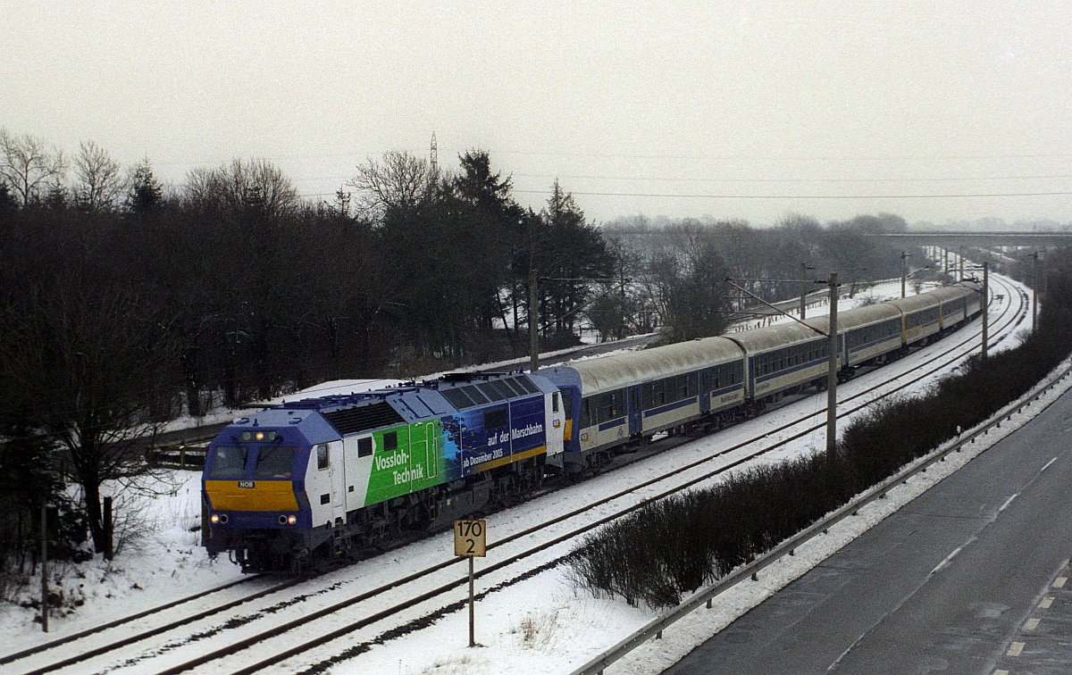 MaK DE 2700-09 mit der NOB aus Hamburg kommend aufgenommen bei Neuholzkrug am 25.02.2005