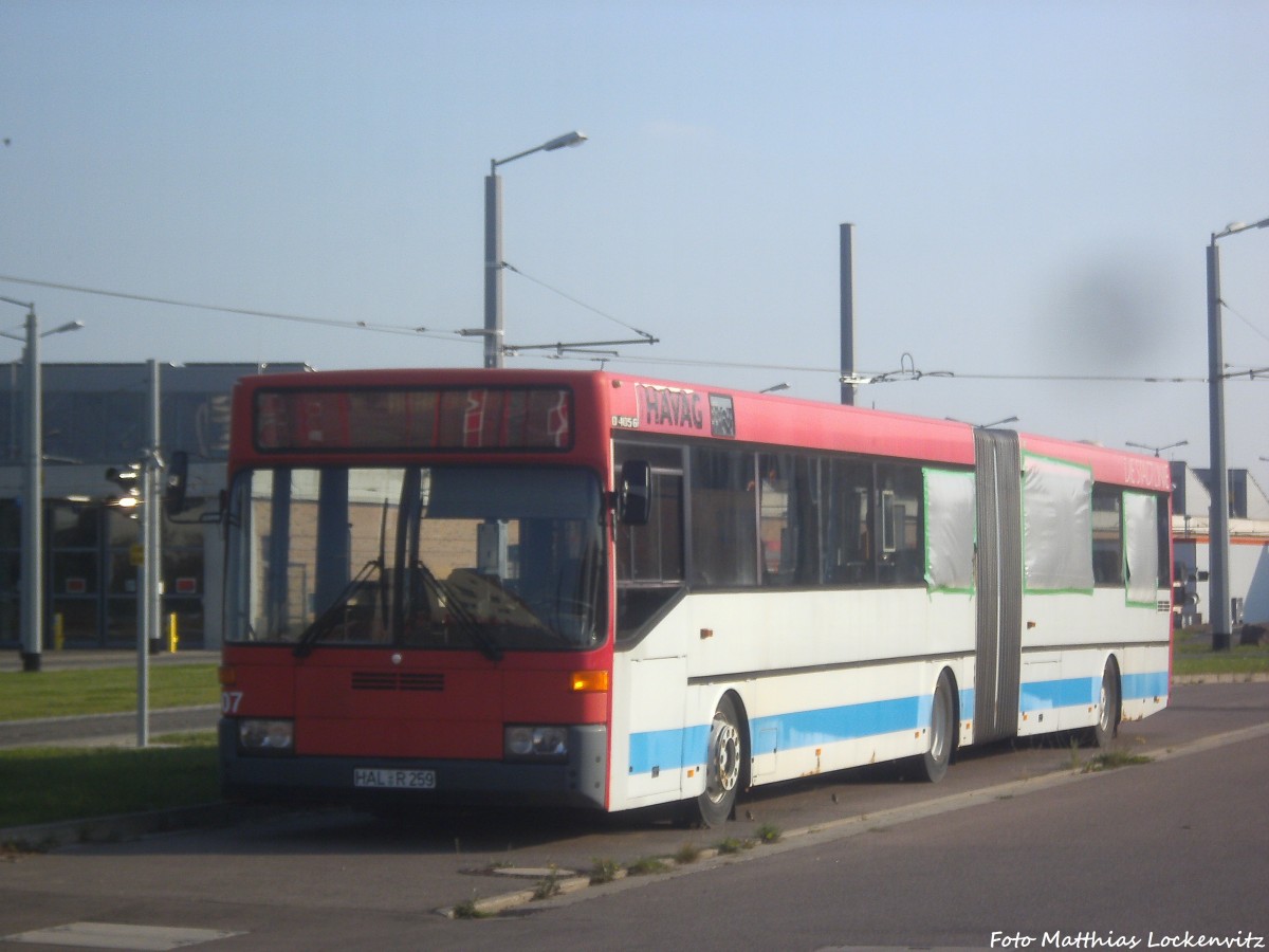 MB O405 Gelenkbus abgestellt auf dem Betriebsgelnde der HAVAG in Halle )Saal) am 4.10.14