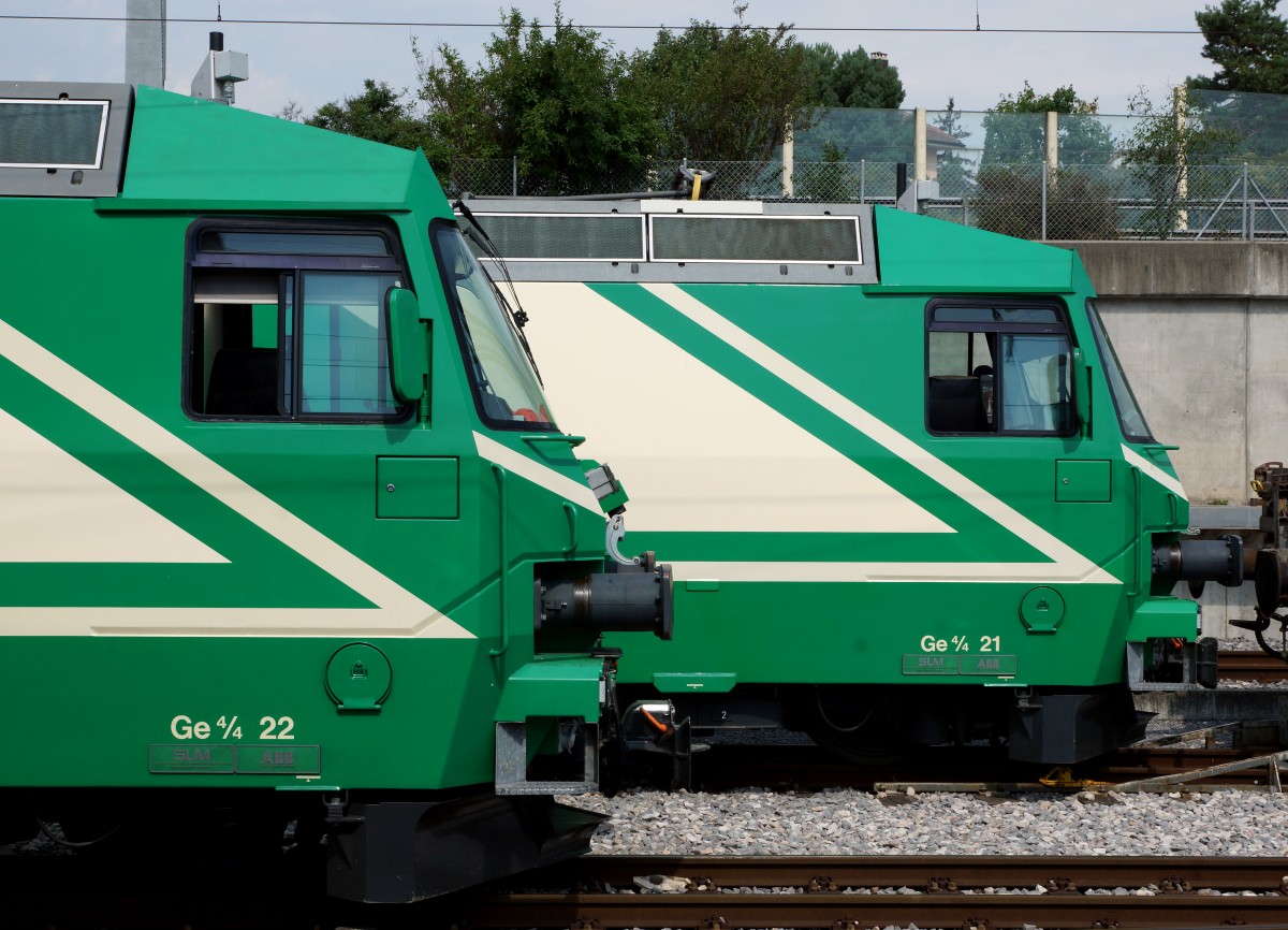 MBC/BAM: Eher seltenes Zusammentreffen der beiden Lokomotiven Ge 4/4 21 und Ge 4/4 22 (1994) in Morges am 13. August 2015.
Foto: Walter Ruetsch