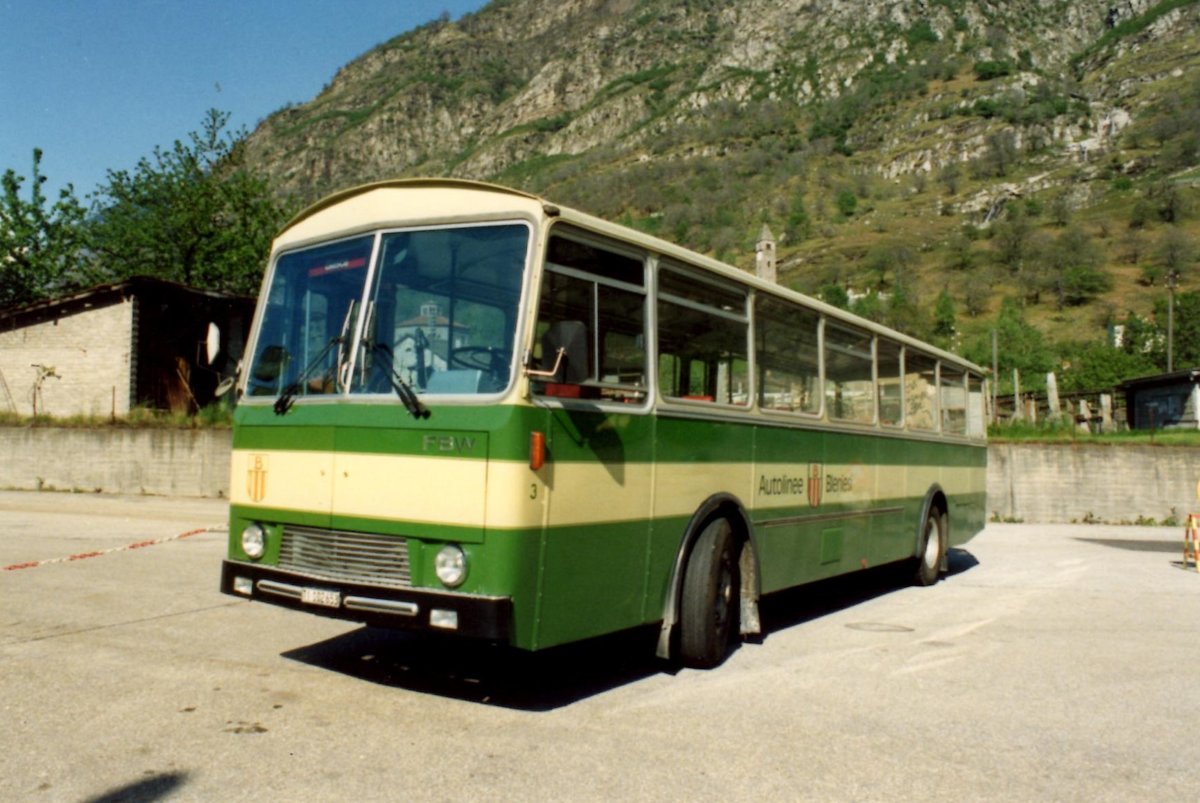 (MD411) - Aus dem Archiv: ABl Biasca - Nr. 3/TI 102'653 - FBW/Tscher im Juli 1989 in Biasca, Garage