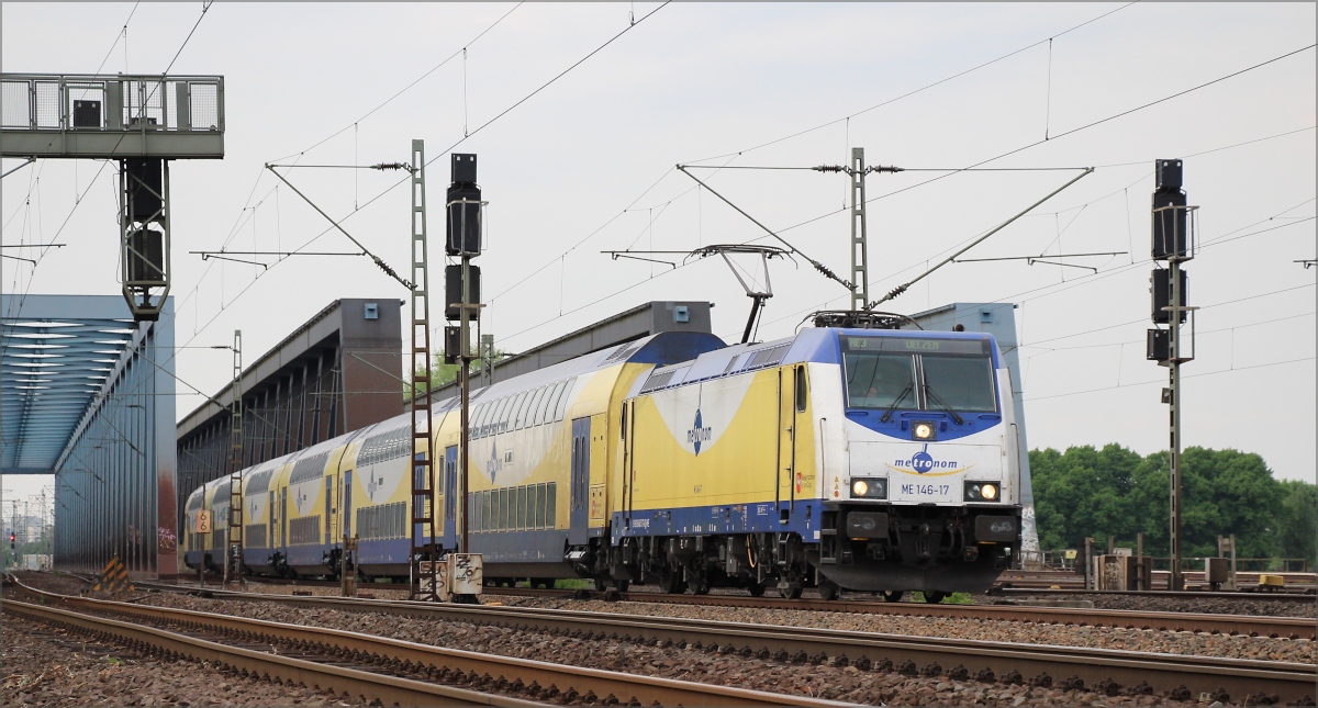 ME 146 017 mit RE3 nach Uelzen am 11.05.18 an den Süderelbbrücken in Hamburg