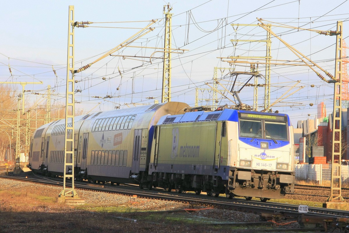 ME 146-17 schiebt einen Leerpark 
der RB31 aus Lüneburg ins Abstellgleis
am 29.12.2014 in Hamburg-Harburg