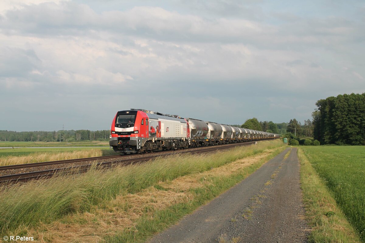 MEG 158 225 mit dem Zementzug aus regensburg Hafen nach Rüdersdorf bei Berlin hier bei Oberteich. 22.06.21