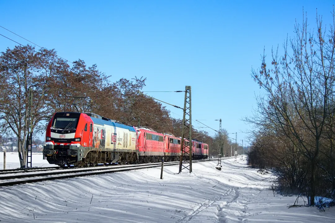 MEG 159 239 mit dem DGS 55467 von Leipzig Engelsdorf nach Opladen, am 11.01.2026 in Naumburg (S). Die Railpool Loks 151 069, 151 015, 151 032, 155 141 und 155 083 wurden aus dem DB Stillstandsmanagement zur Bender Recycling GmbH überführt. (Foto: instagram.com/bahnbilder_naumburg)