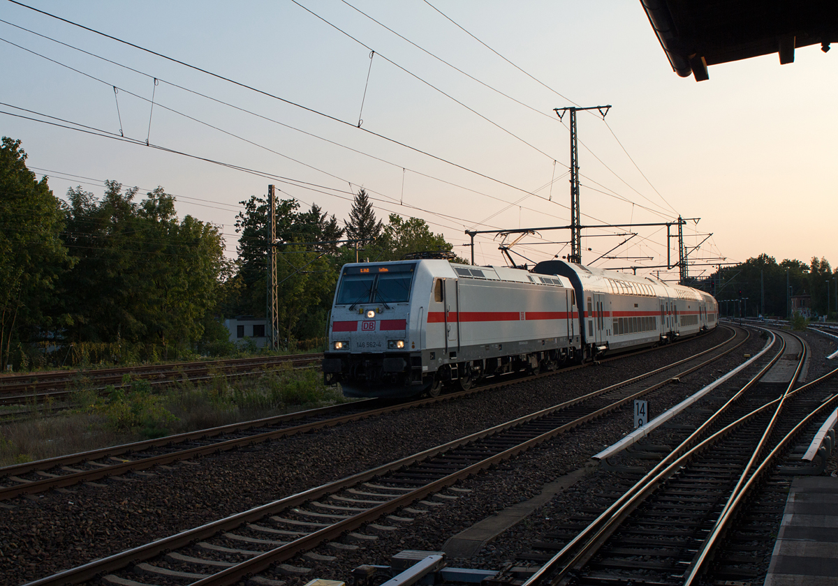 Mein erster und bislang einziger IC2 den ich fotografierte, war am Abend des 23.09.16 mit 146 562-4 bespannt und landete in Berlin-Grunewald auf dem Chip meiner Kamera.