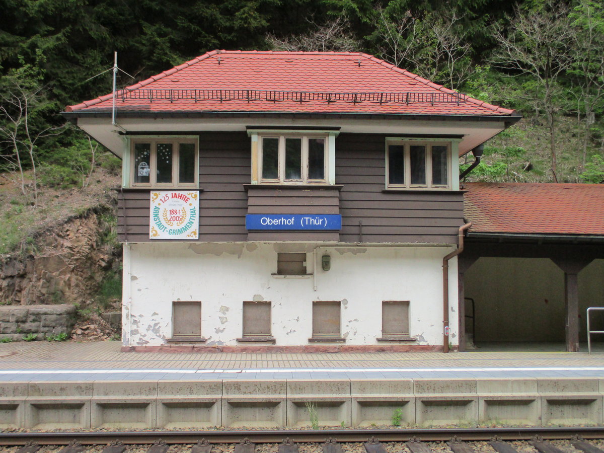 Mein erstes Ziel am 27.Mai 2020 hie:Oberhof.Doch leider war ich von diesen bekannten Bahnhof enttuscht.Der Bahnhof ist in einem schlechten Zustand.Trotzdem mein erstes Bild war das dortige,ehemalige Fdl Stellwerk.