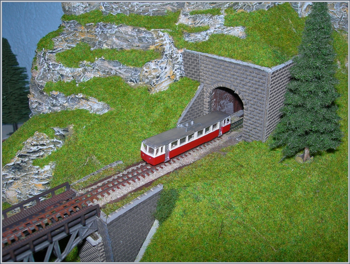 Mein Monte Generoso Bhm 2/4 meiner Modellbahn.
Nenngrösse Ze / Massstab 1:220 / Spurweite 3 mm 30.01.2017