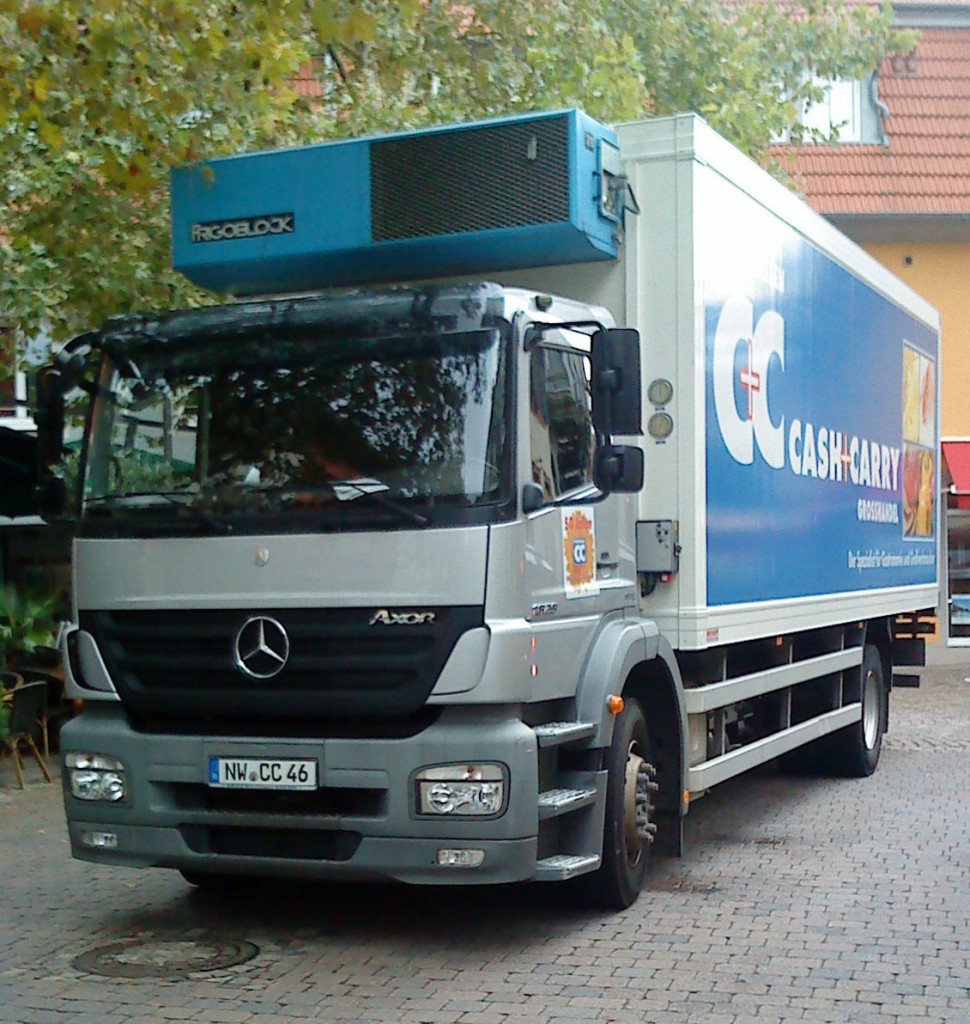 Mercedes-Benz Axor Chassis mit Khlkofferaufbau der Firma C+C Cash + Carry in Bad Drkheim am 15.08.2013