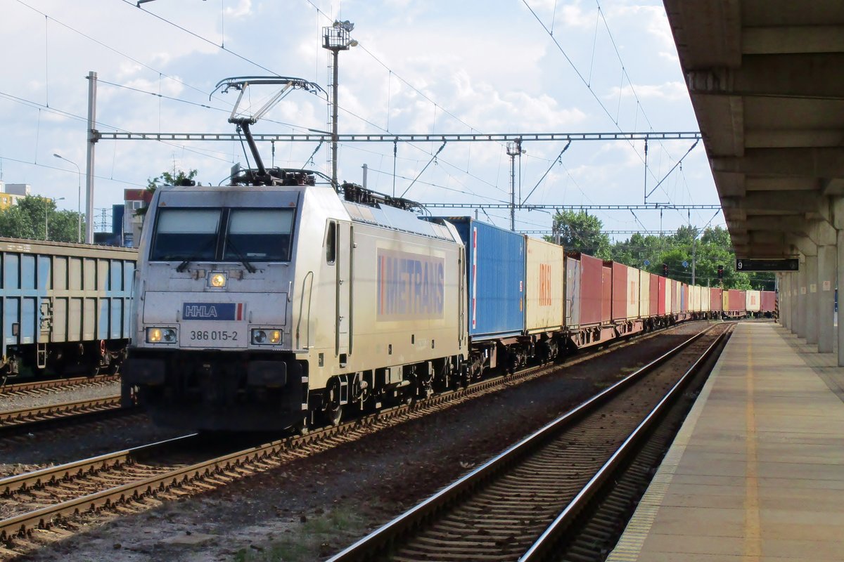 Metrans 386 015 durchfahrt am 9 Mai 2018 Bratislava=Petrzalka. 