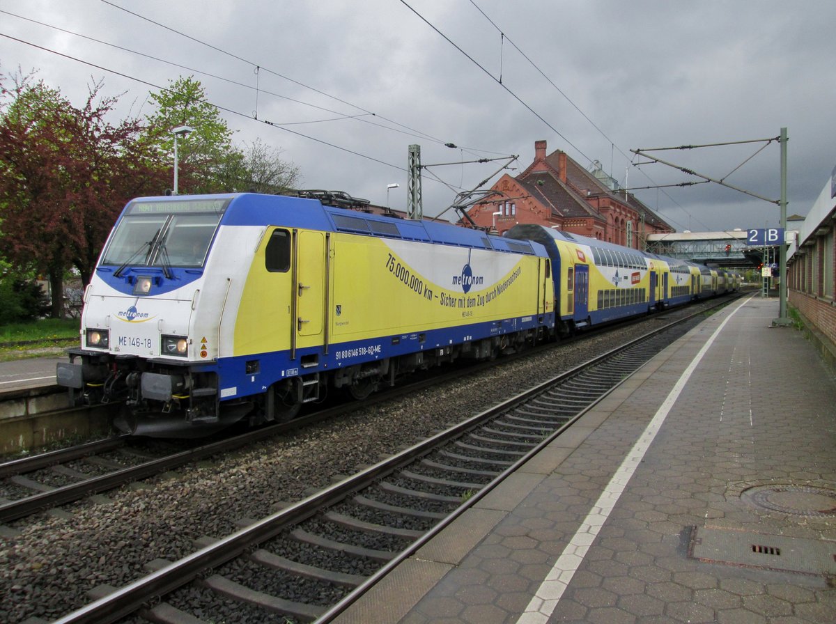 Metronom 146-18 hlt am 27 April 2016 in Hamburg-Harburg.