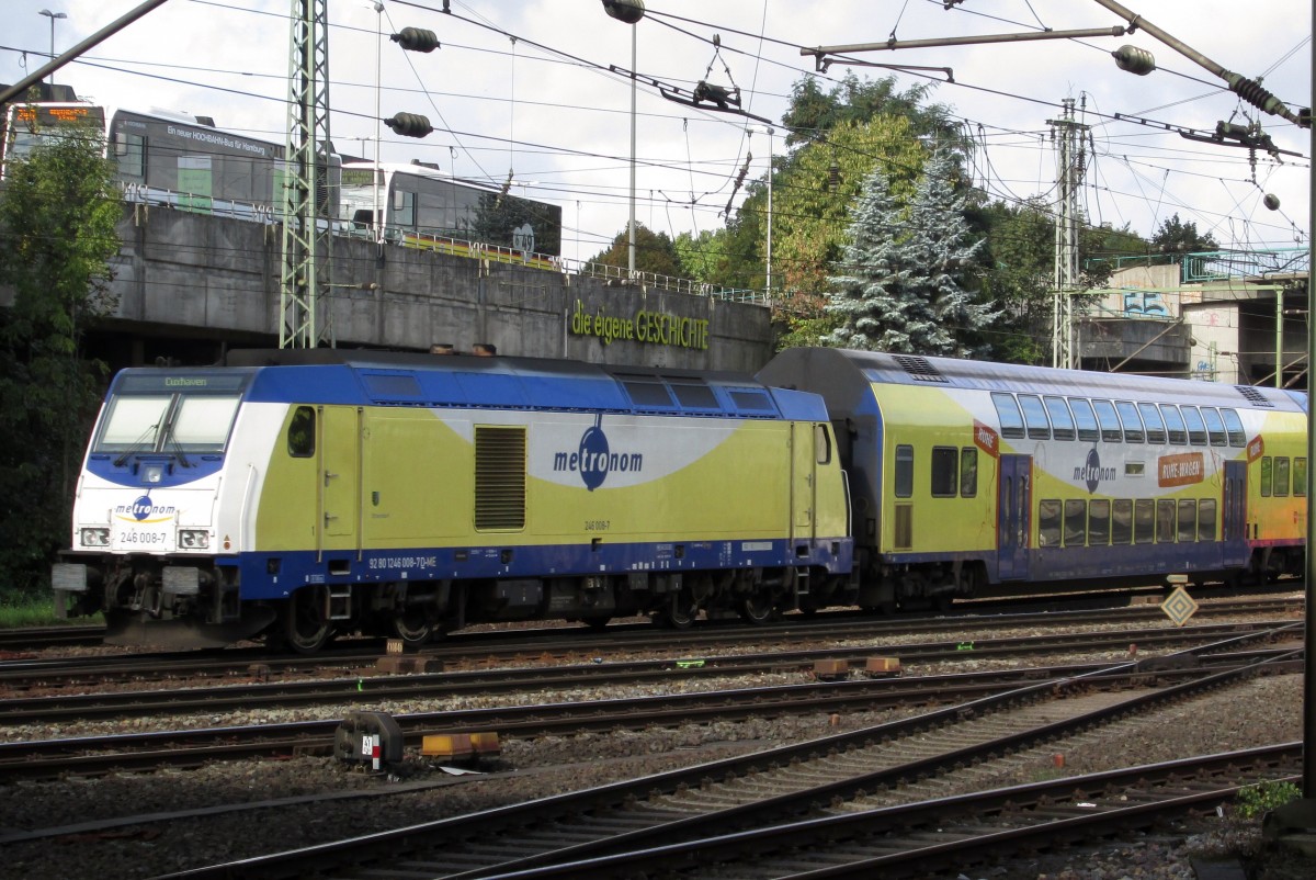 Metronom 246 008 treft am 25 September 2014 in Hamburg-Harburg ein.