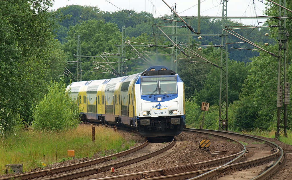 Metronom Sonderzug mit Zuglok 246 008-7 auf der Rückfahrt von Flensburg nach Bremervörde. 25.06.2011