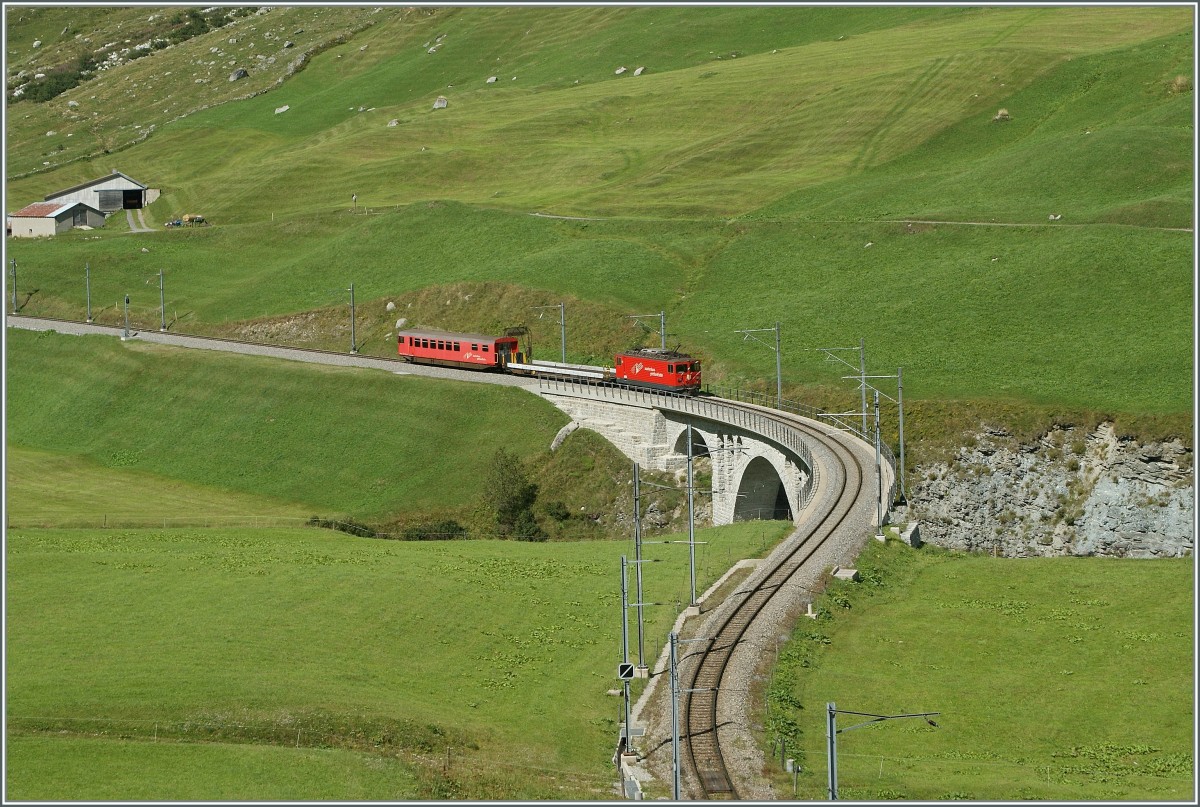 MGB Ge 4/4 N 81 hat zwischen Hospental und Realp gerade ei Furkareuss berquert.
29. Aug. 2013