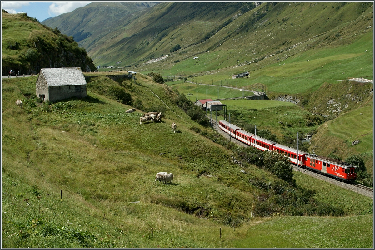 MGB Regionalzug kurz vor Hospental.
29. Aug. 2013