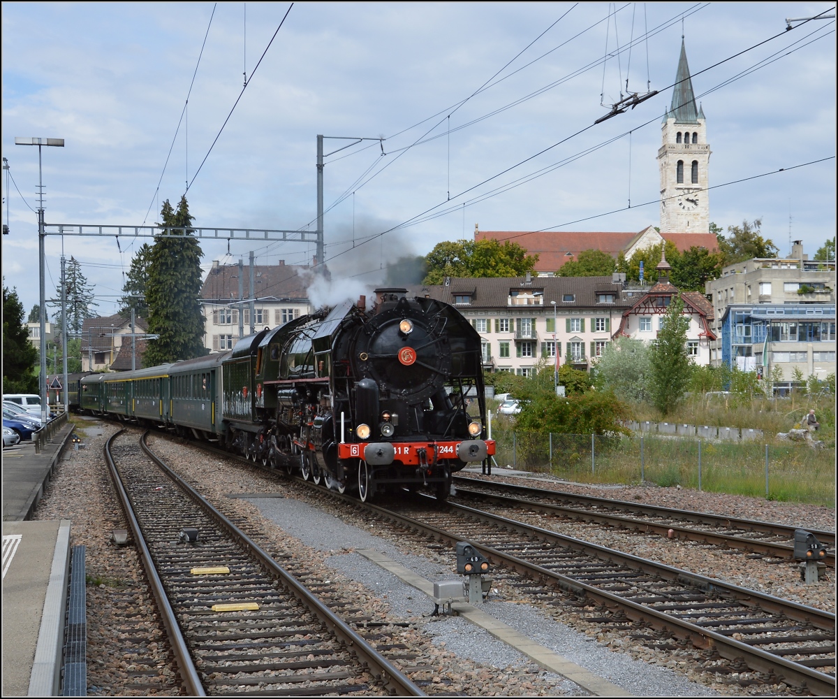 Mikado 141 R 1244 bei der Einfahrt mit einem Sonderzug aus Brugg und Schaffhausen. Romanshorn, August 2014.