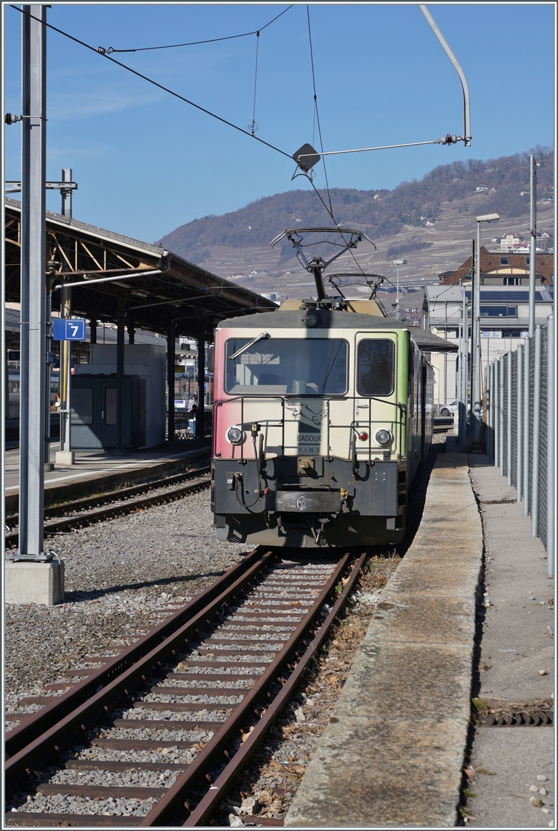 Mit dem Fahrplanwechsel Mitte Dezember 2020 endete der Plandienst der MOB GDe 4/4 Serie 6000. Die von den Kilometer her stärker beanspruchten MOB GDe 4/4 6001 - 6004 werden ausrangiert, während die beiden ex GFM TPF und heutige MOB GDe 4/4 6005 und 6005 noch für Dienstzüge vorgehalten werden. 
Einen solchen  Dienst -Zug hatte die MOB GDe 4/4 6006 nach Vevey gebracht, wo sie nun aufgebügelt auf eine neuen Einsatz bzw. eine Rangierfahrt wartet. Der  Dienstzug  bestand aus MOB Panoramawagen die in Vevey verladen und nach Frankreich gebracht werden. 
 
16. Feb. 2023
