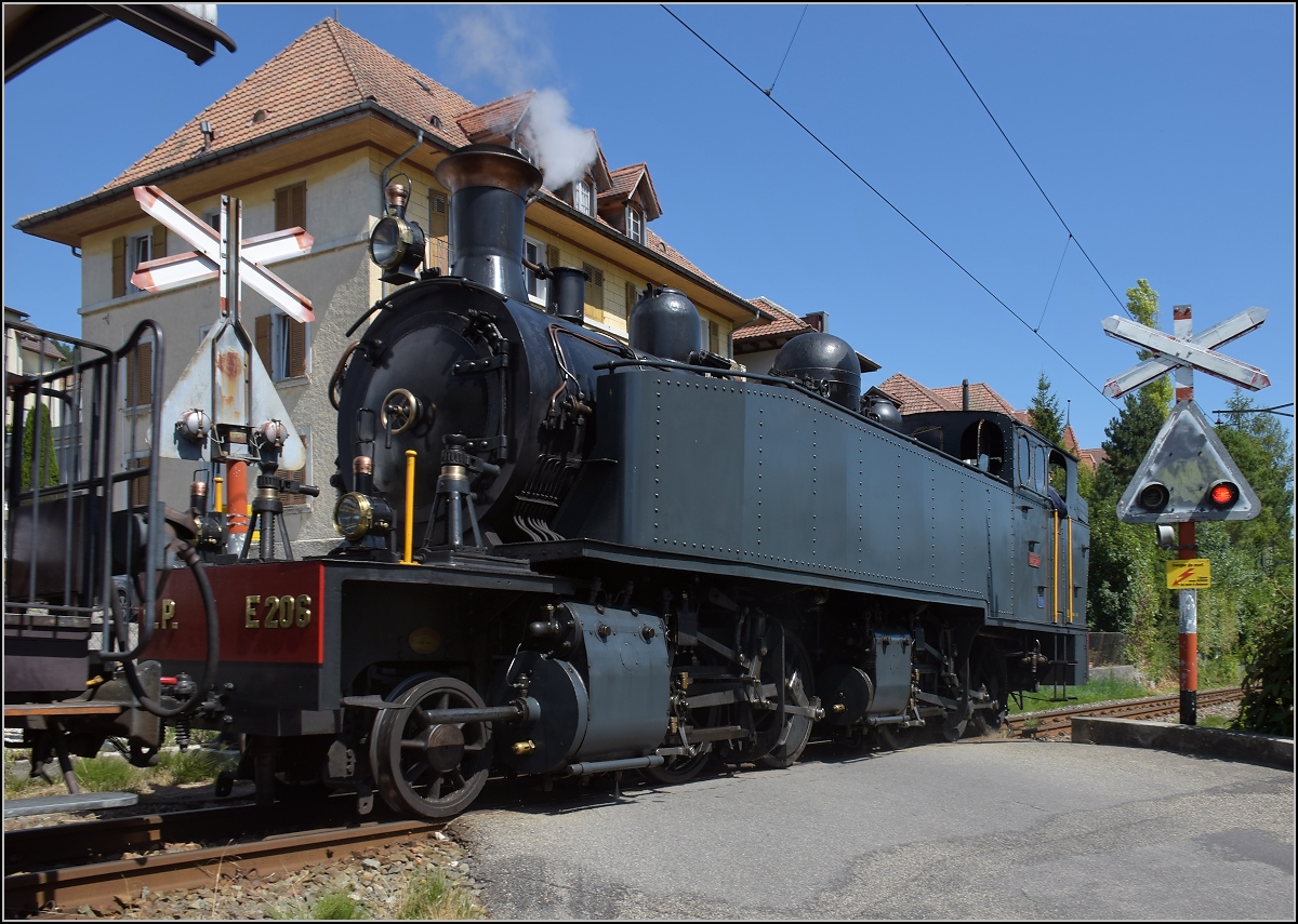 Mit der E 206 nach Tavannes. La Traction Sonderzug in Tramelan. August 2019.