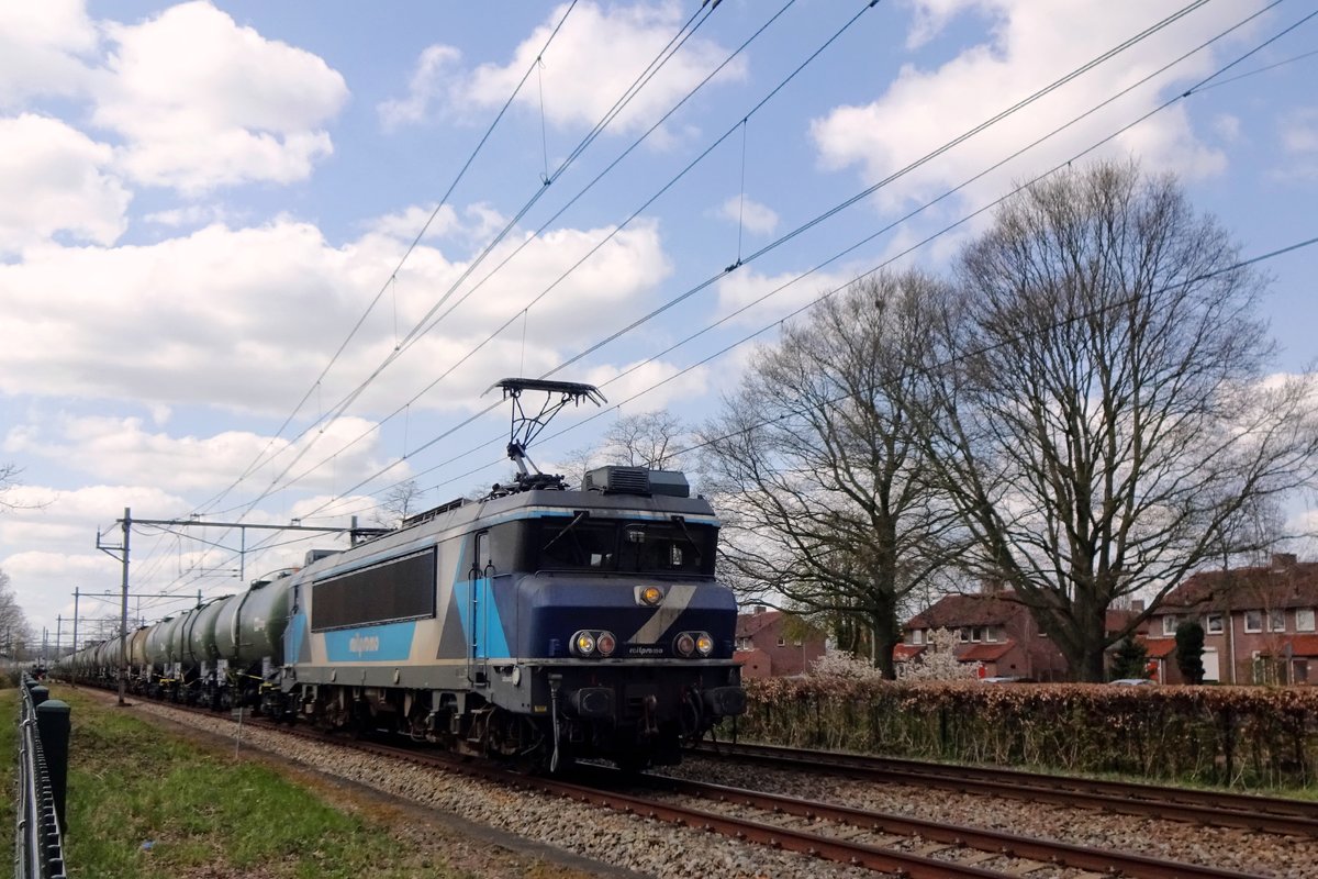 Mit ein CD-Kesselwagen verlässt TCS 101003 Oss am 18 April 2021.