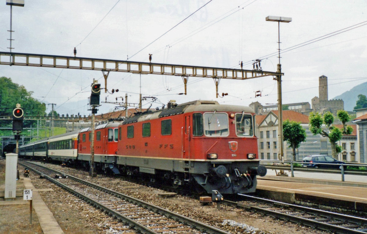 Mit ein EuroCoty Mailand-Basel treft 11144 am 26 Mai 2007 in Bellinzona ein.