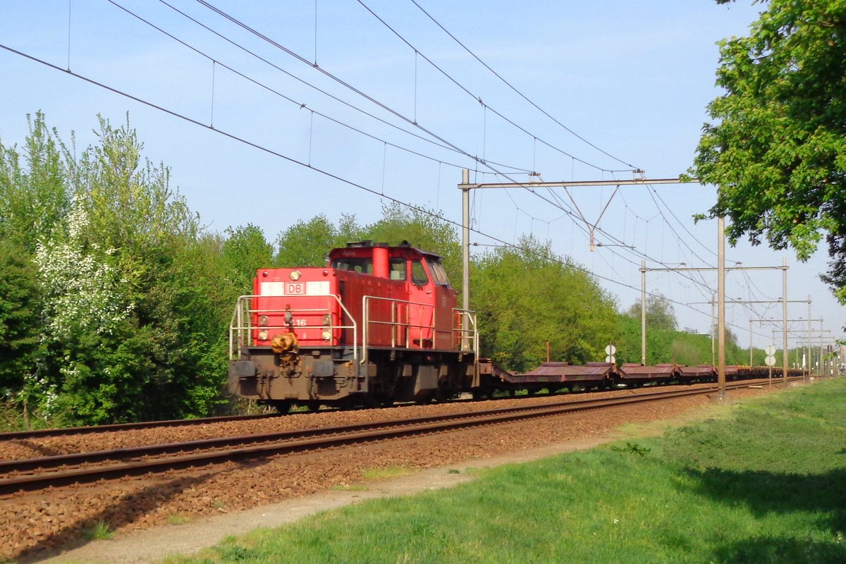 Mit ein Leermilitärzug durchfahrt 6416 Wijchen am 22 April 2019.