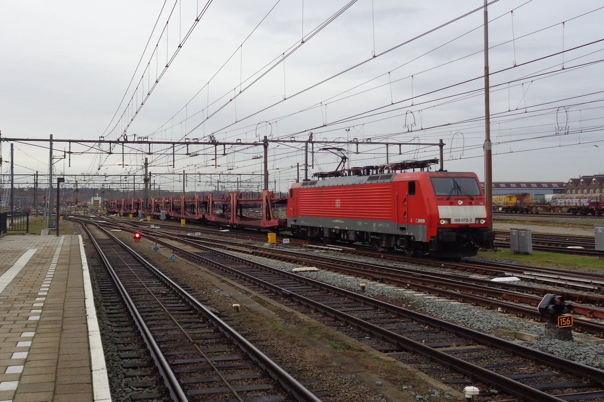 Mit ein LGAG am Haken verlässt 189 072 Amersfoort am 5 Dezember 2018.