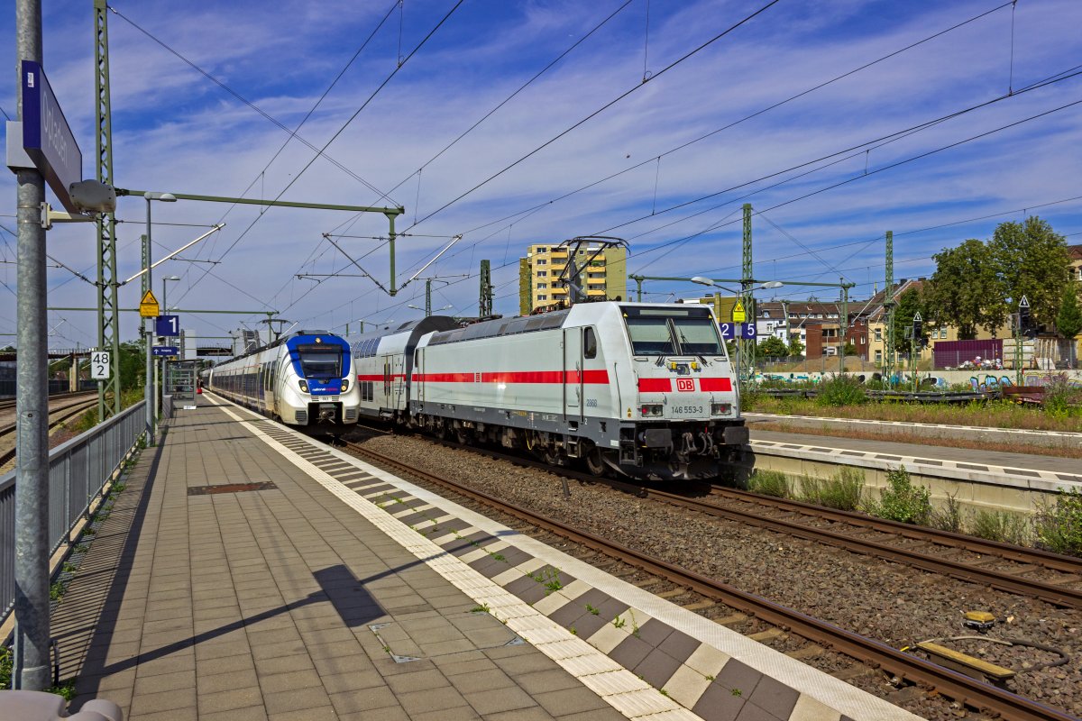 Mit einem InterCity von Kln nach Dresden durchfhrt 146 553 am 30.07.2022 Opladen.