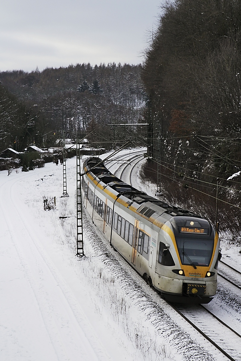 Mit den Eurobahn-Stadler FLIRT und dem RE 13 (Hamm (Westfalen) - Venlo/Niederlande) unterwegs: Auf dem Weg von Venlo nach Hamm trifft ET 7.09 am 01.02.2019 in Ennepetal-Gevelsberg ein