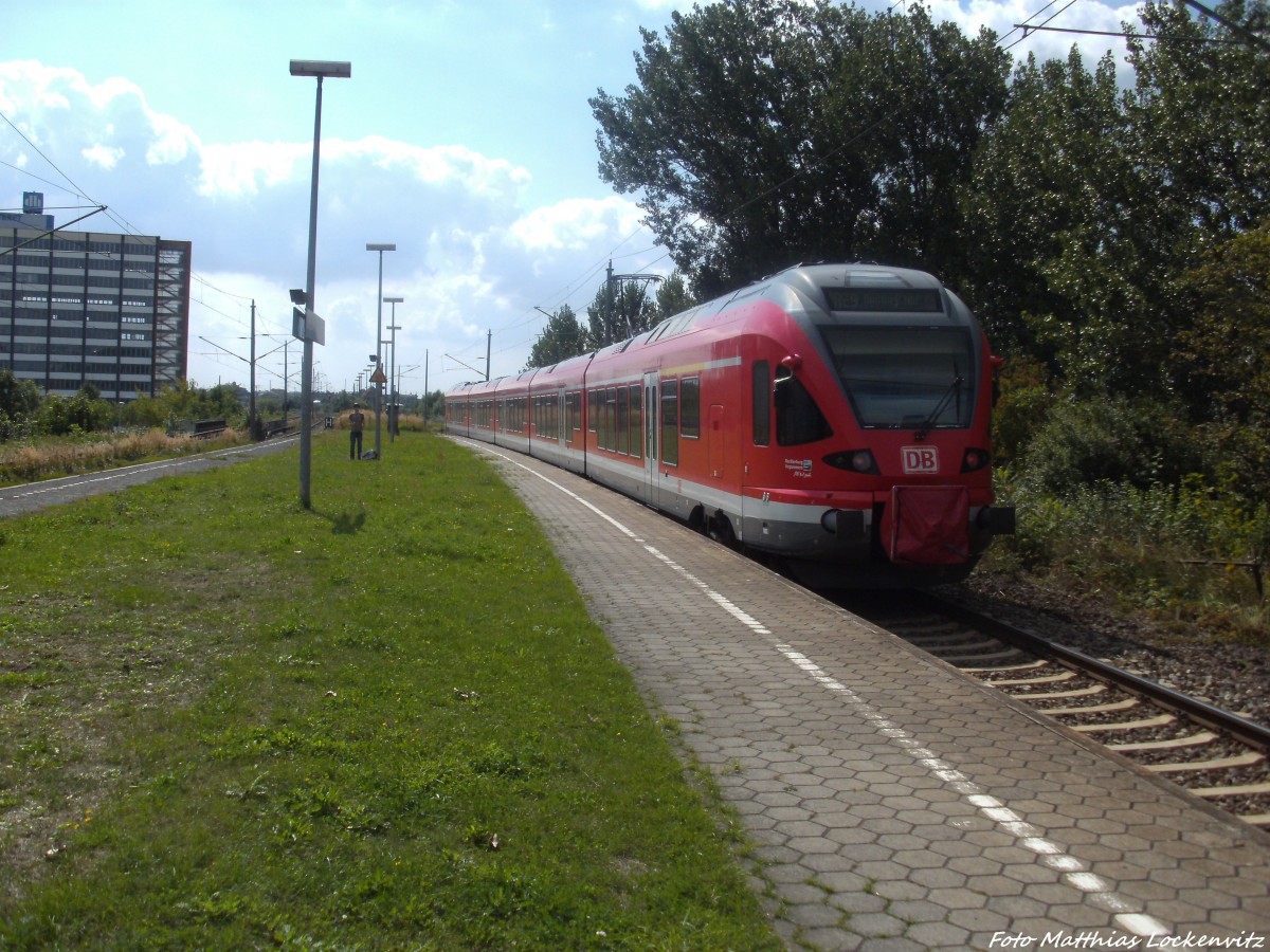 mit Groer Ausnahme habe ich mich doch mal berredet diesen einen Stadler Flirt am Bahnhof Stralsund-Rgendamm am 21.8.13 zufotografieren