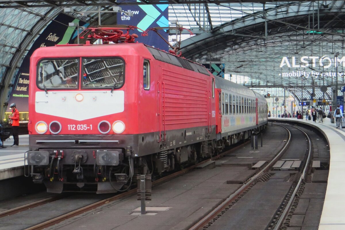 Mit der Nachtzug aus Stockholm ist am 19 September 2022 WFL 112 035 in Berlin Hbf eingetroffen.