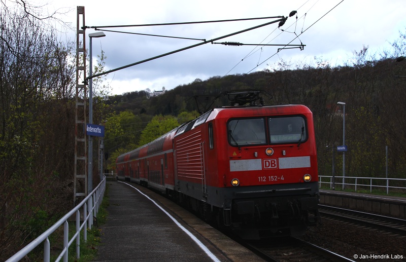 Mit der RB31 (RB 28962) nach Elsterwerda-Biehla fuhr 112 152-4 am Mittag des 18.4.15 in den Hp. Niederwartha ein.