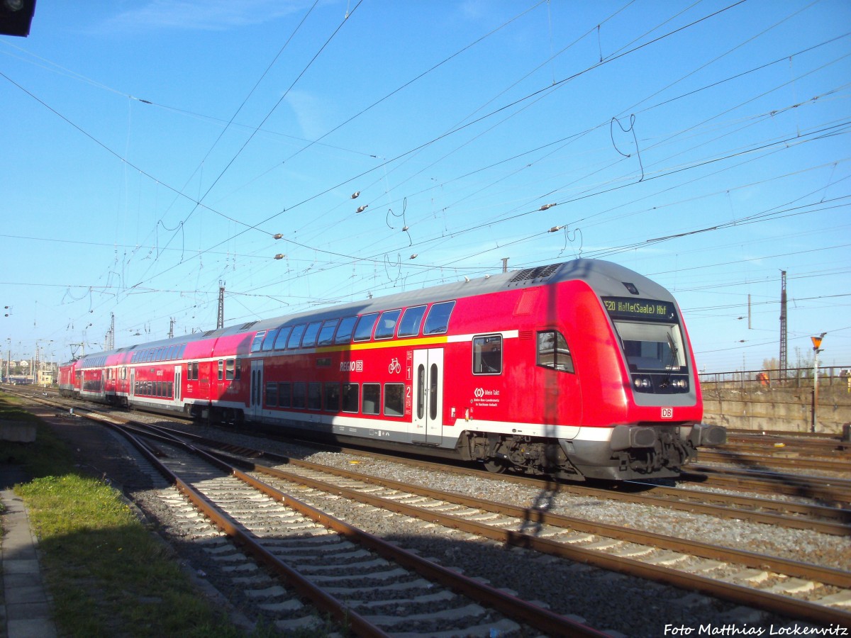 Mit Steuerwagen voraus kommt 112 169 in den Bahnhof Halle (Saale) Hbf eingefahren am 1.11.14