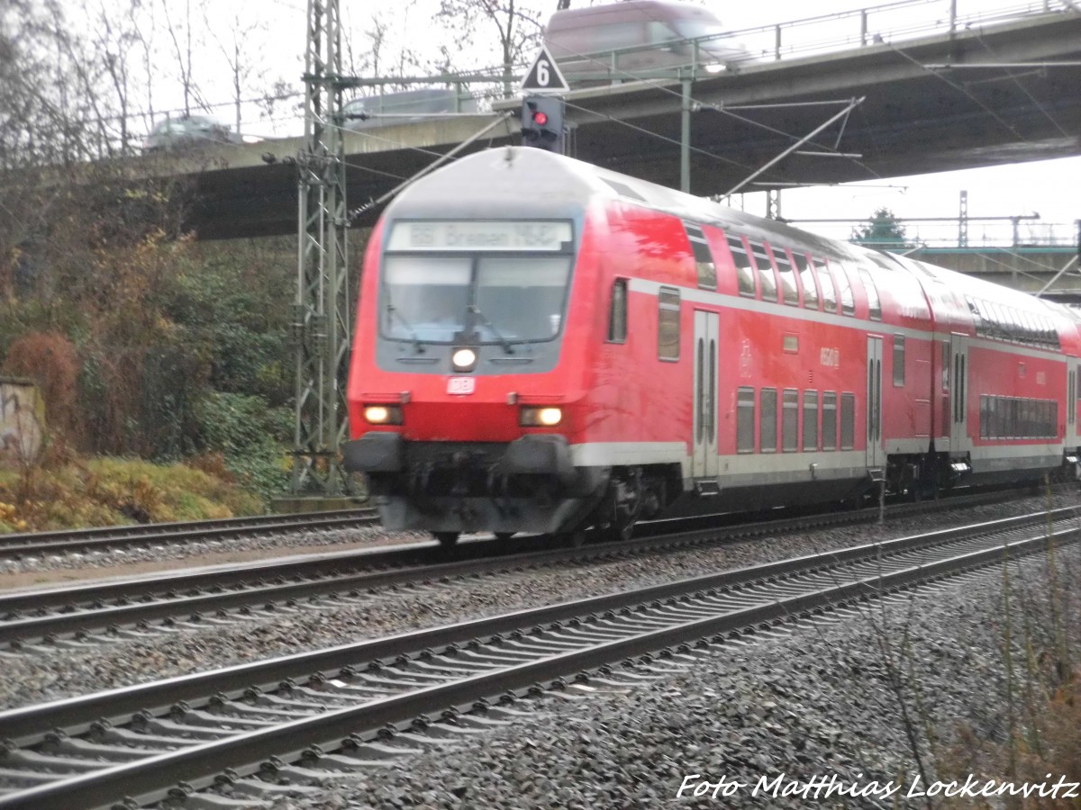 Mit Steuerwagen voraus kommt 182 XXX als S2, was nicht in der Anzeige steht (Laut Anzeige RB Bremen Hbf) kurz vor dem Bahnhof Delitzsch unt Bf am 18.12.15