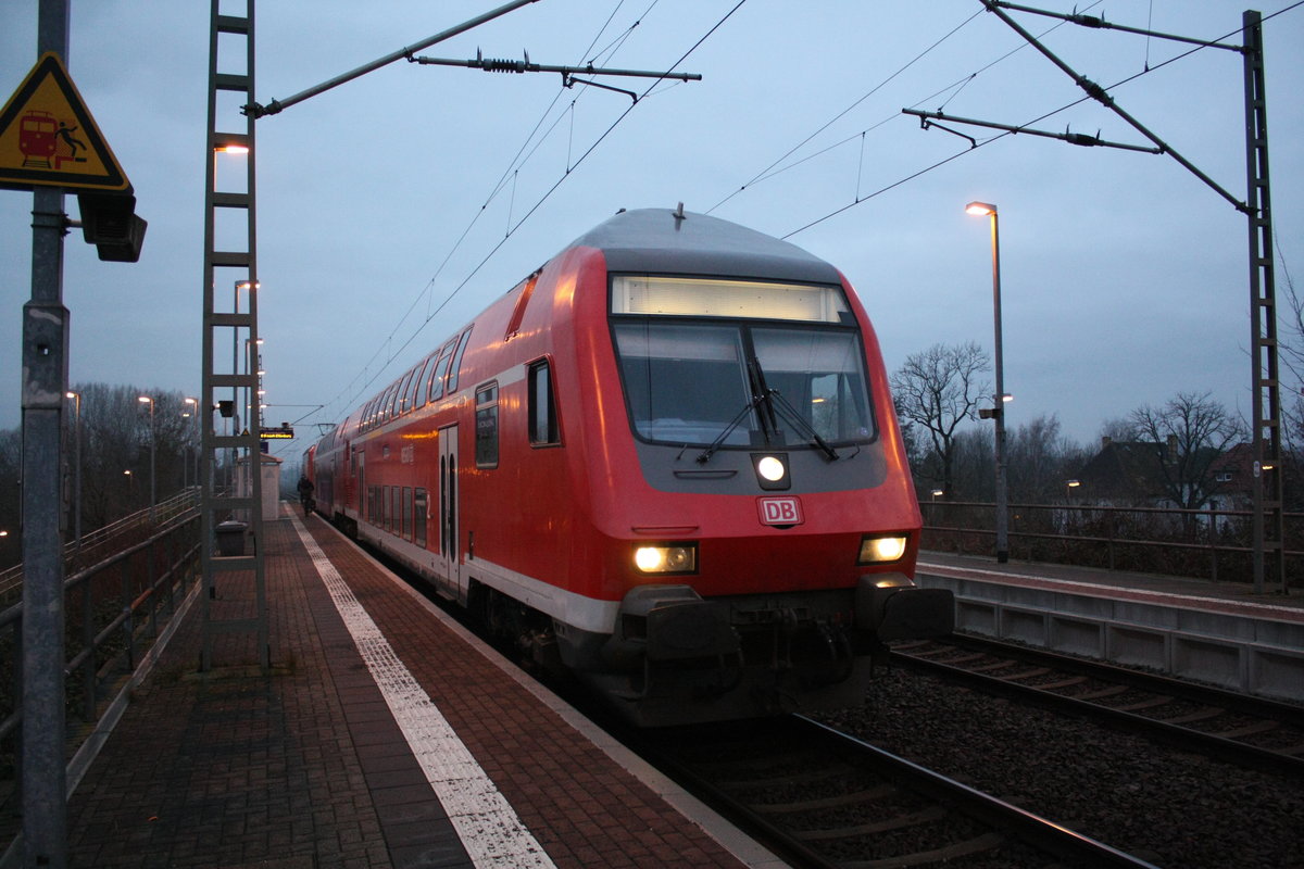 Mit Steuerwagen voraus steht 143 009 als S9 mit ziel Eilenburg im Bahnhof Delitzsch ob Bf am 23.1.20