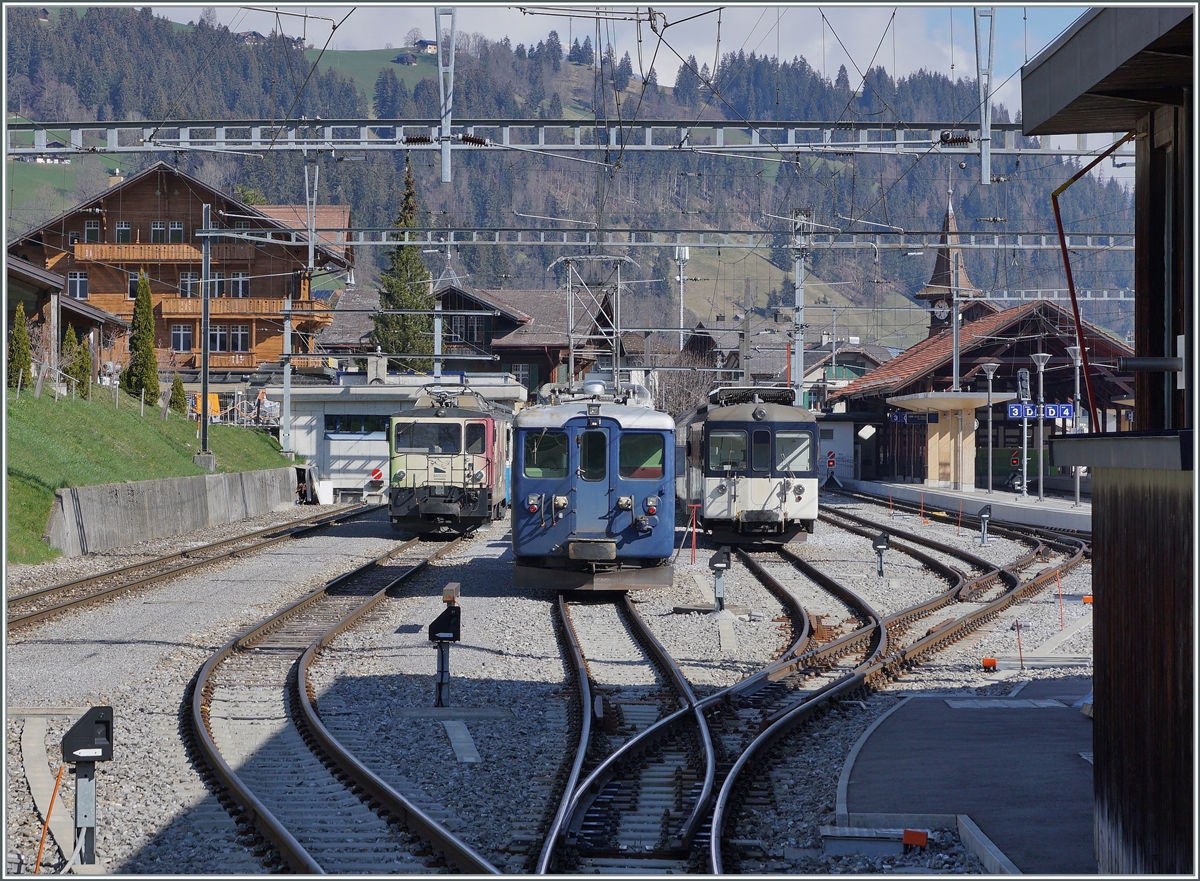 MOB GDe 4/4 Serie 6000, BDe 4/4 Serie 3000 und Be 4/4 (Biperlisi) in Zweisimmen. 

14. April 2021