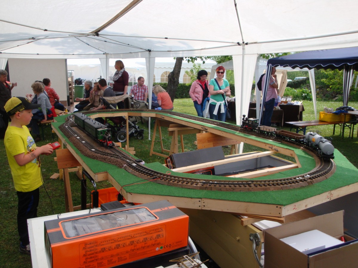 Modelleisenbahn der IG Unstrutbahn e.V. w�hrernd der 100 Jahrfeier der Finnebahn, am 01.05.2014 in Bachra. (Foto: G�nther G�bel)