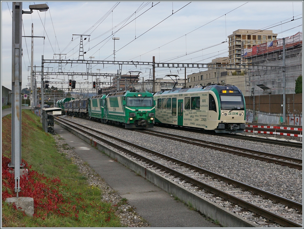 Morges mit den beiden BAM MBC Ge 4/4 21 und 22 sowie einem ausfahrenden BAM MBC SURF. 

18. Okt. 2021