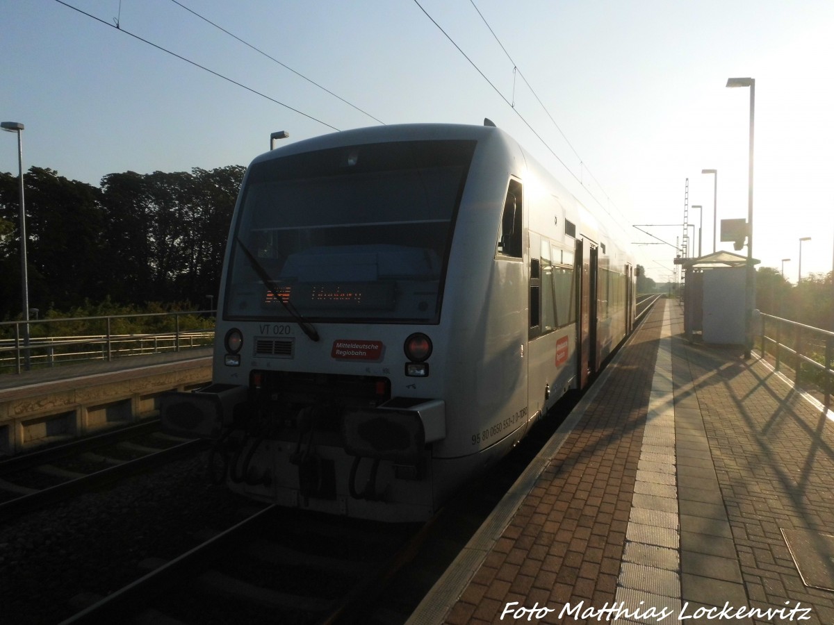 MRB VT 020 mit Ziel Eilenburg im Bahnhof Delitzsch ob Bf am 4.8.15