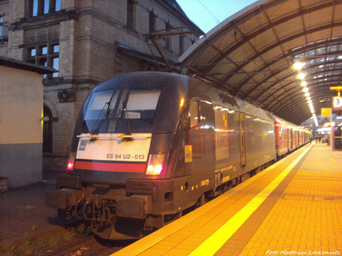 MRCE ES 64 U2 - 013 im Bahnhof Halle (Saale) Hbf am 23.11.14