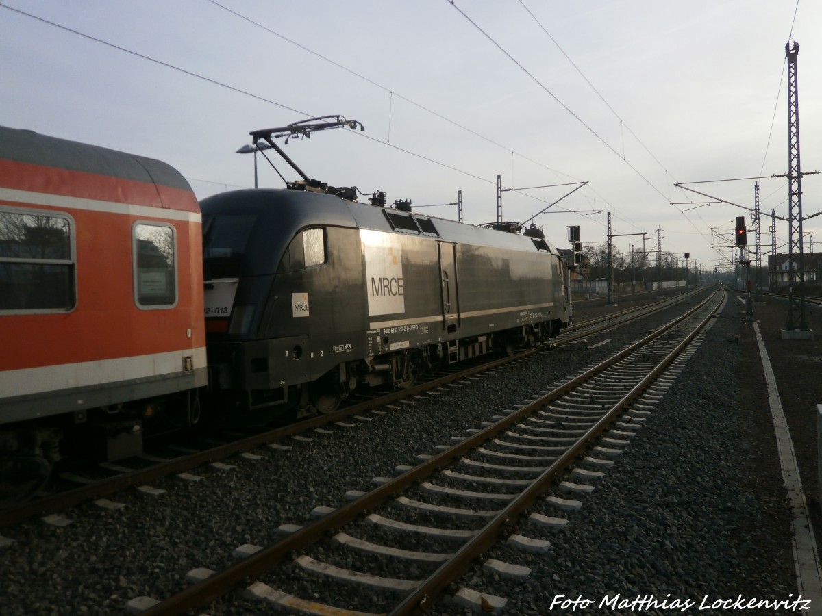 MRCE ES 64 U2 - 013 beim verlassen des Merseburger Bahnhofs am 6.1.15